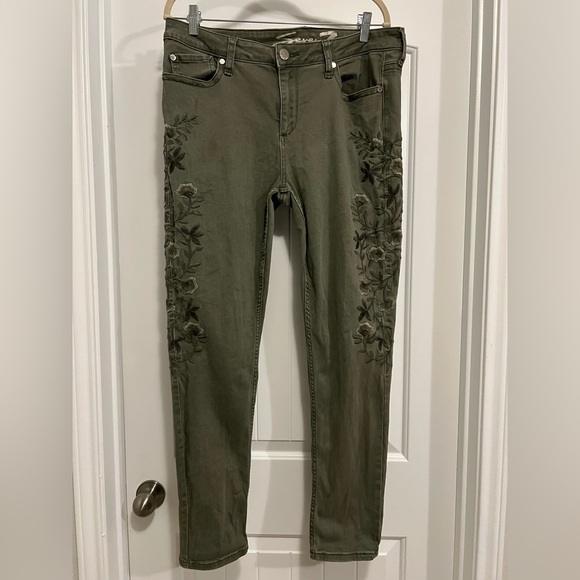 Seven7 Skinny Jeans Womens 16 Dusty Olive Green Embroidered Floral Pants Stretch - Picture 1 of 9